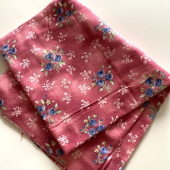 Two Pieces of Floral Fabric Flannel Material Sewing Quilting Crafting - Picture 2 of 7
